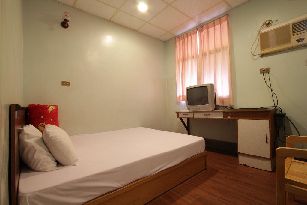 Ron Gong Hotel Chiayi City Oda fotoğraf
