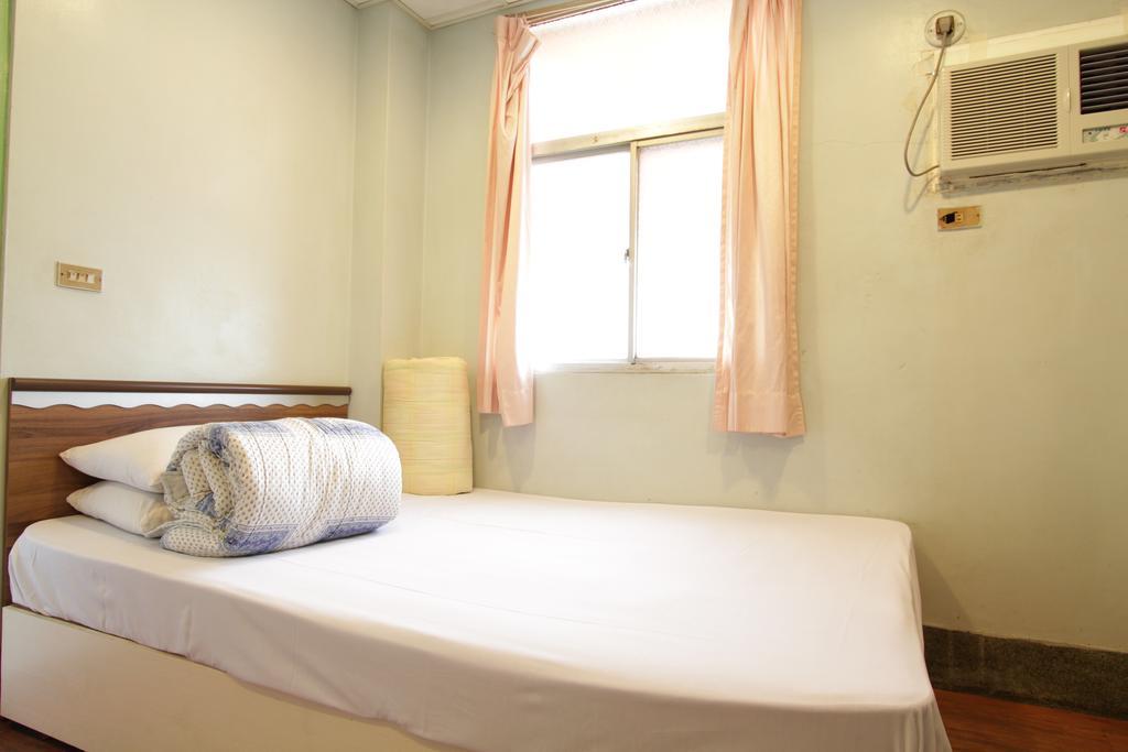 Ron Gong Hotel Chiayi City Oda fotoğraf